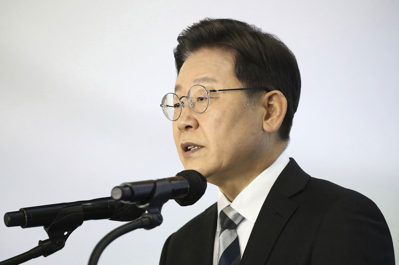 Hair fall becomes a debating point in South Korean presidential elections